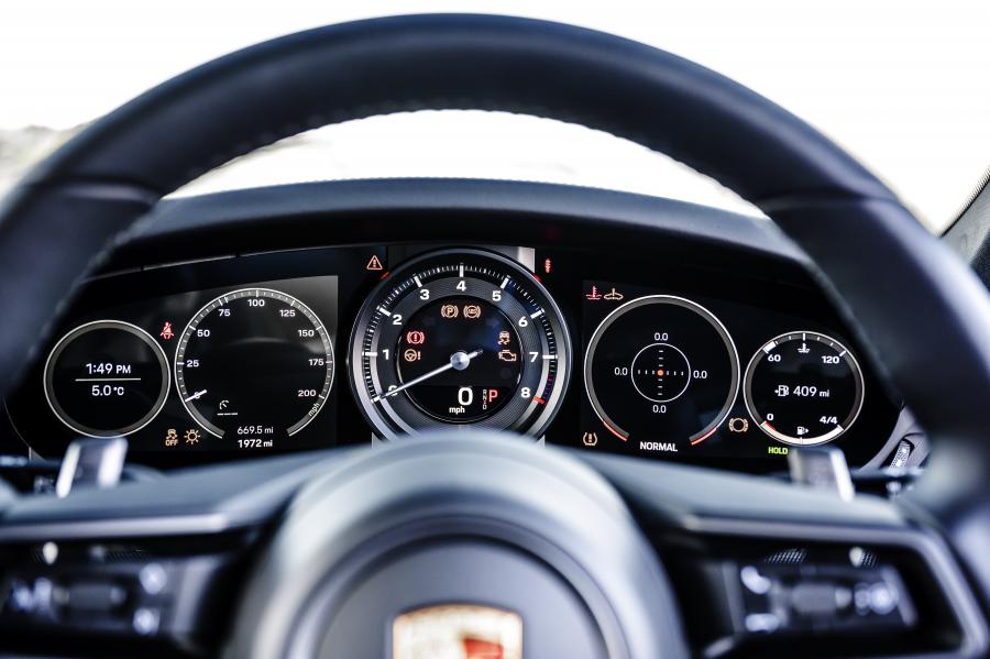 Панель приборов Porsche 911 Carrera (992) 2019 года  (UK) (фото 15 из 32)
